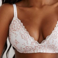 Lounge Underwear Sustainable Lace Magic Bra (Set) - White Bestsellers 17 Lounge Underwear Sustainable Lace Magic Bra (Set) - White Bestsellers